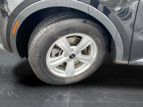 Certified 2025 Kia Sorento LX FWD image 34
