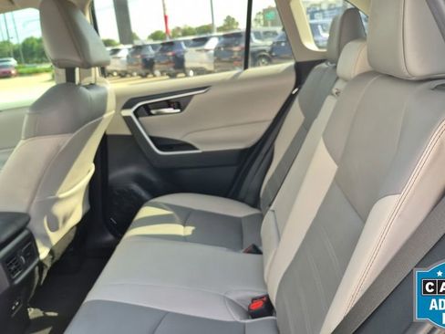 Used 2021 Toyota RAV4 XLE Premium image 47