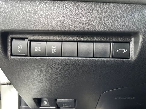 Used 2022 Toyota Venza XLE AWD/4WD image 20