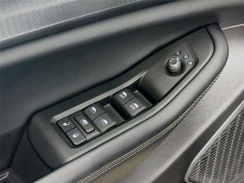 Used 2024 Jeep Grand Cherokee Altitude image 19