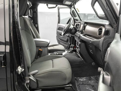 Used 2021 Jeep Gladiator Sport image 39