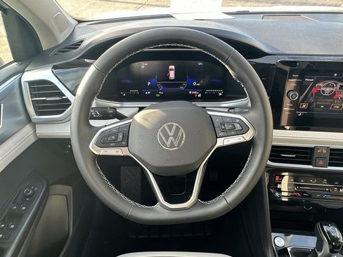 New 2026 Volkswagen Taos SE FWD image 10