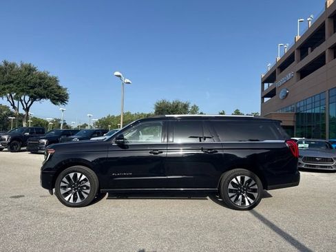 Used 2025 Ford Expedition Max Platinum w/ Driver's Package AWD/4WD image 2