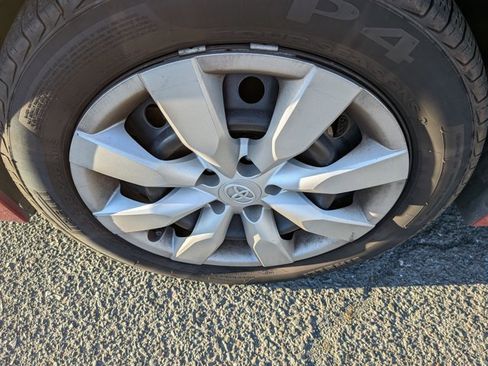 Used 2015 Toyota Corolla LE image 11