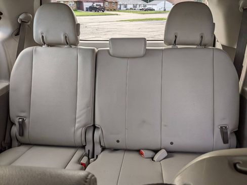 Used 2013 Toyota Sienna XLE FWD image 12