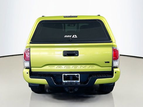 Used 2023 Toyota Tacoma TRD Off-Road w/ TRD Premium Off Road Package AWD/4WD image 10