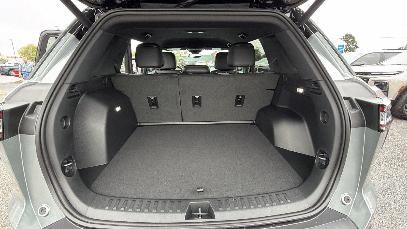 New 2027 Chevrolet Equinox LT w/ Convenience Package II FWD image 13
