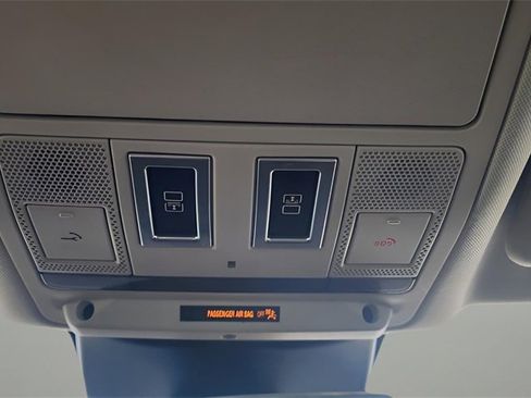 Used 2020 Land Rover Discovery Landmark image 42