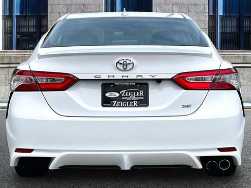 Used 2019 Toyota Camry SE FWD image 4