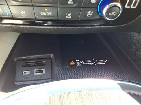 Used 2024 Buick Enclave Premium AWD/4WD image 12