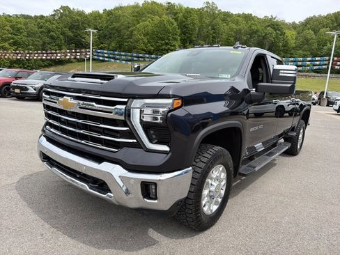 Used 2024 Chevrolet Silverado 2500 LTZ w/ LTZ Plus Package AWD/4WD image 10