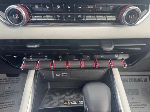 Used 2024 GMC Canyon AT4X w/ AT4X AEV Edition AWD/4WD image 27