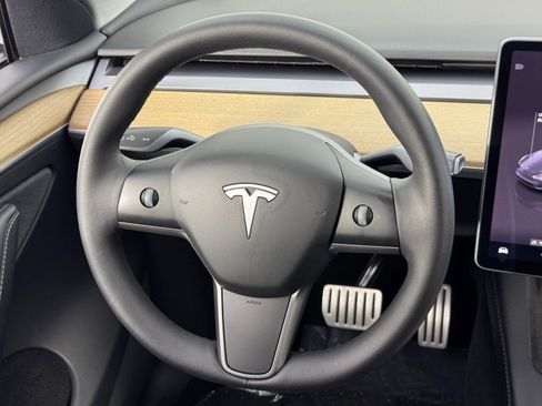 Used 2022 Tesla Model Y Performance image 18