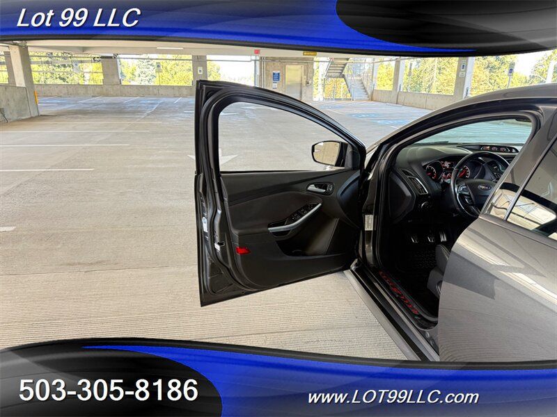 Used 2017 Ford Focus ST w/ Equipment Group 401A FWD image 33