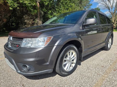Used 2014 Dodge Journey SXT w/ Flexible Seating Group FWD image 2