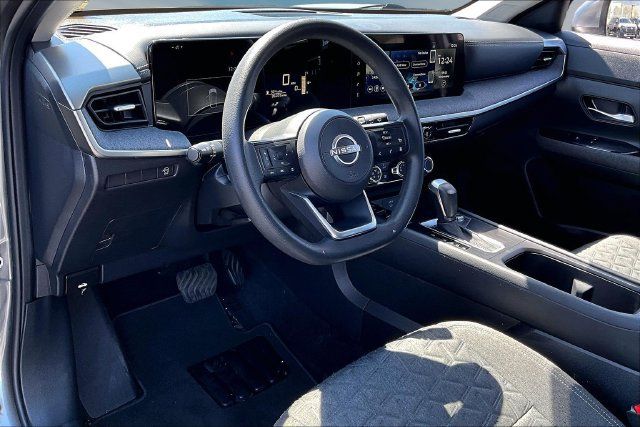 Certified 2025 Nissan Kicks SV FWD image 16