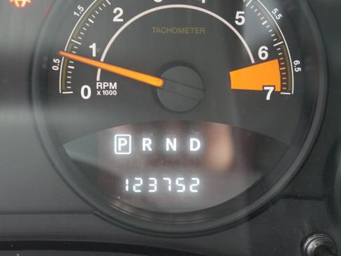 Used 2016 Jeep Patriot Latitude AWD/4WD image 6