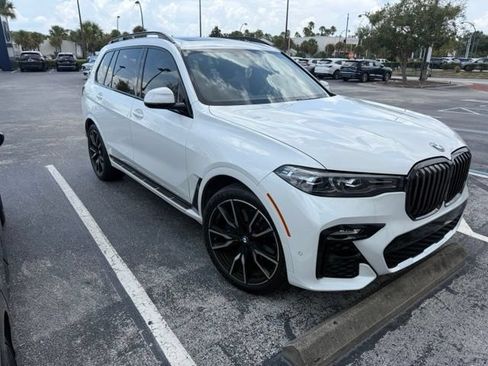 Used 2022 BMW X7 xDrive40i w/ M Sport Package AWD/4WD image 2