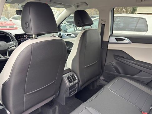 New 2026 Volkswagen Taos SE image 29