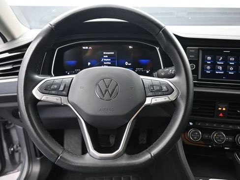 Used 2024 Volkswagen Jetta SE FWD image 7