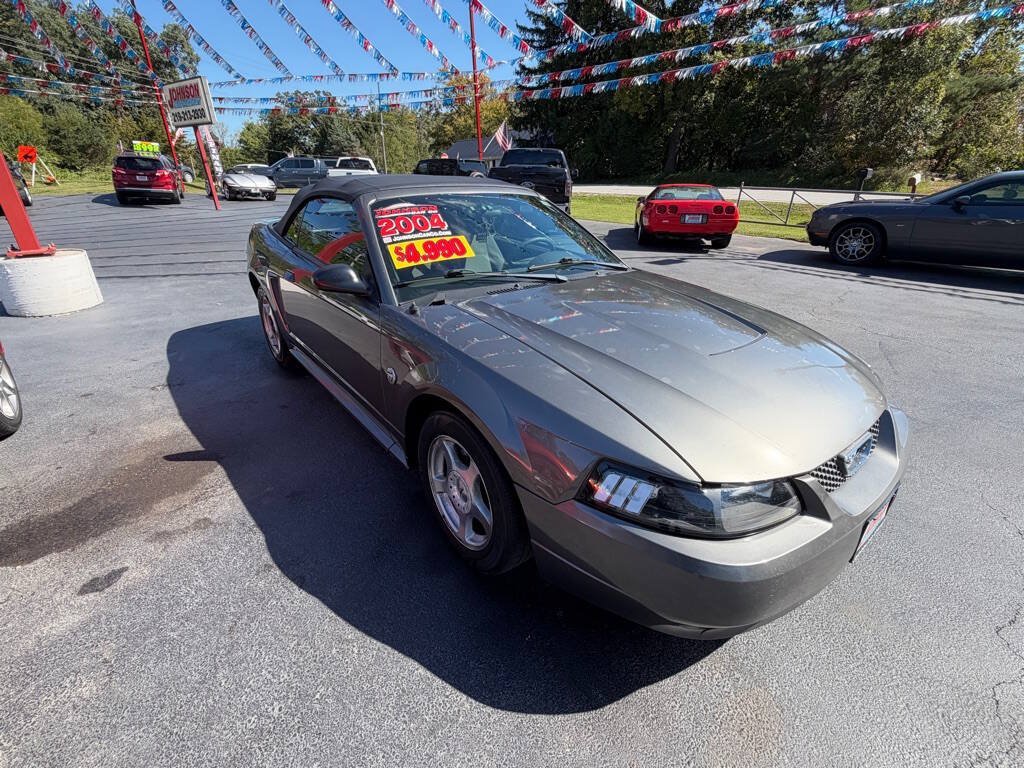 Used 2004 Ford Mustang Convertible RWD image 1