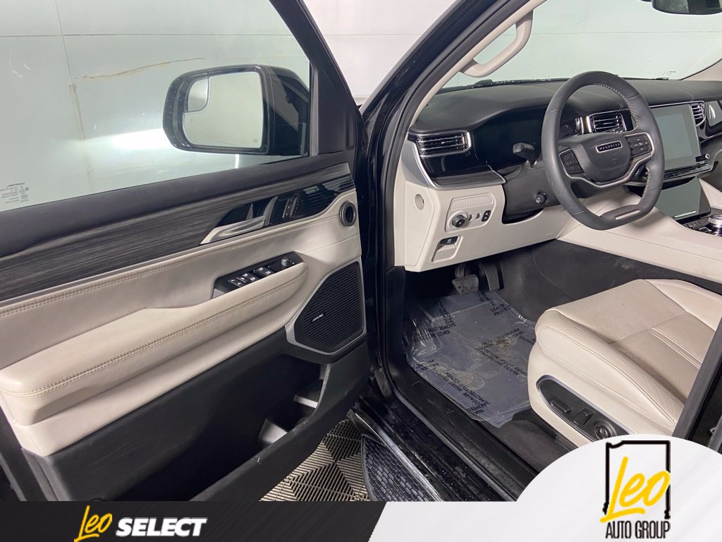 Used 2023 Jeep Wagoneer Series II w/ Premium Group I AWD/4WD image 11