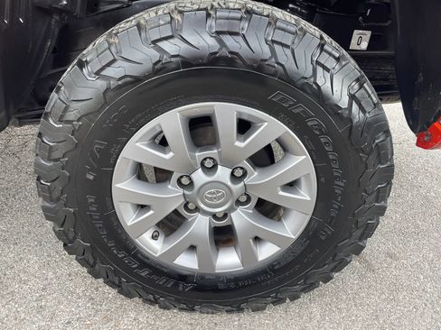 Used 2018 Toyota Tacoma 2WD Double Cab image 16