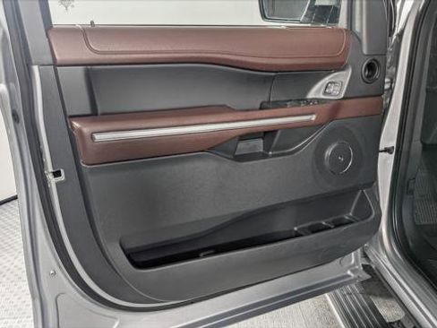 Used 2024 Ford Expedition Limited image 13