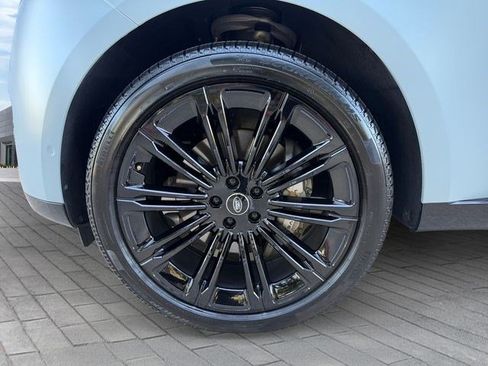 Certified 2025 Land Rover Range Rover SE AWD/4WD image 9
