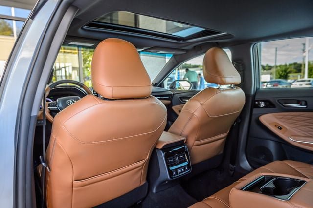 Used 2019 Toyota Avalon Limited FWD image 22