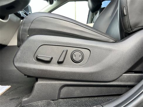 Certified 2024 Kia Carnival LX image 12