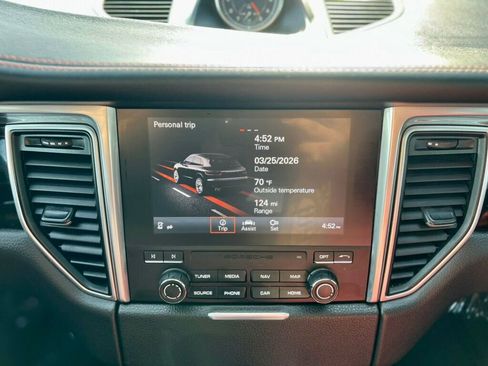 Used 2018 Porsche Macan S image 23