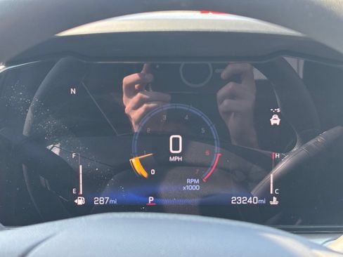 Used 2025 Chevrolet Trax LT FWD image 39