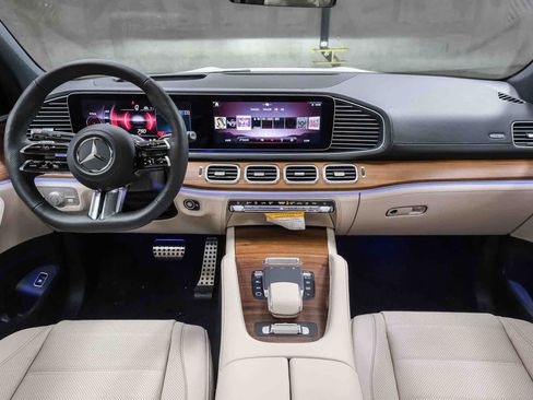 New 2026 Mercedes-Benz GLS 580 4MATIC image 15