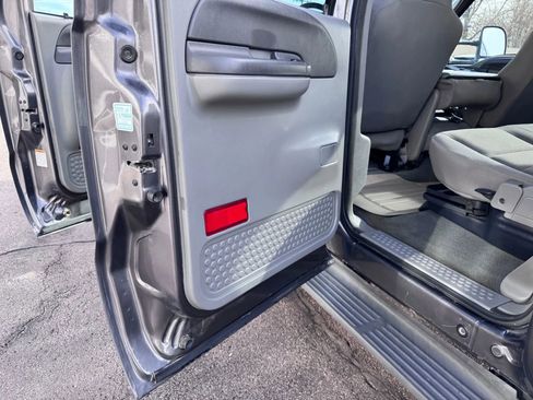 Used 2004 Ford F350 XLT image 29