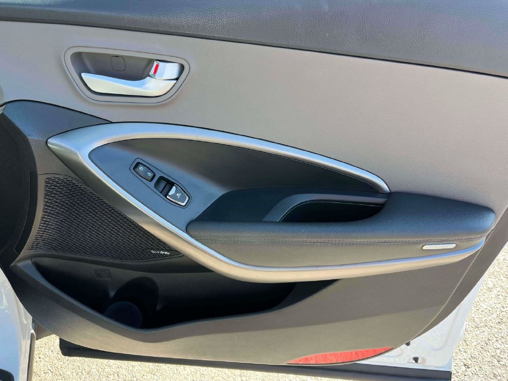 Used 2018 Hyundai Santa Fe Sport w/ 2.4L Tech Package 04 AWD/4WD image 10