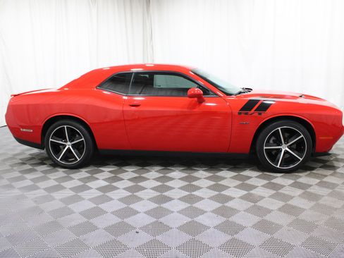 Used 2016 Dodge Challenger R/T image 25