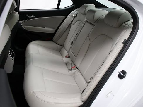 Used 2025 Genesis G70 2.5T image 11