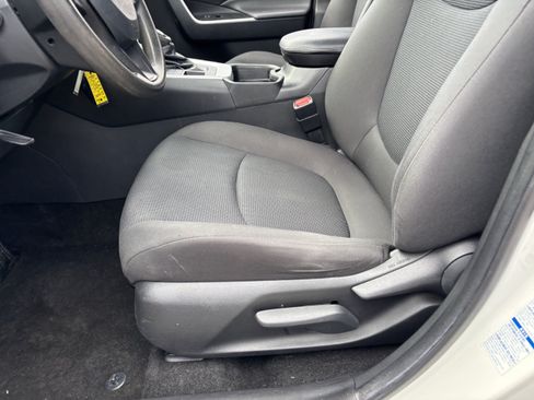 Used 2021 Toyota RAV4 LE w/ Carpet Mat Package (TMS) AWD/4WD image 18