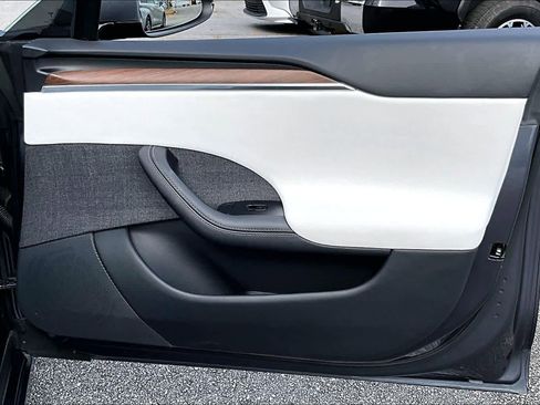 Used 2022 Tesla Model S image 21