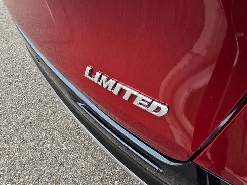 Used 2026 Toyota Sienna Limited image 11