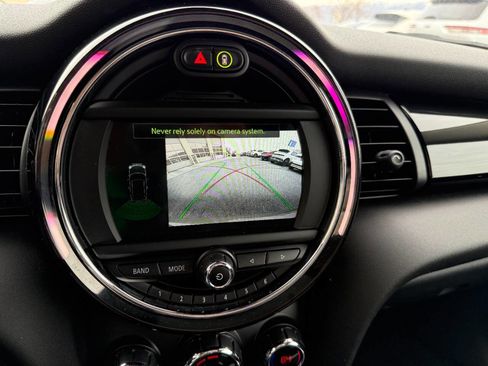 Used 2019 MINI Cooper S w/ Signature Upholstery Package image 31