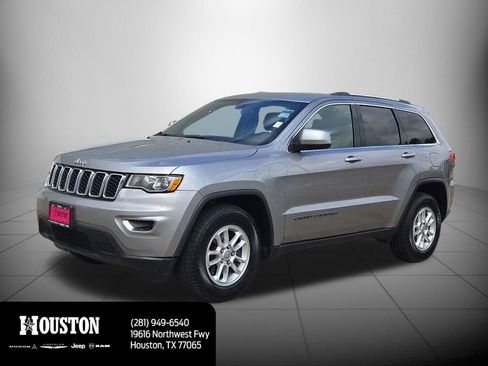 Used 2020 Jeep Grand Cherokee Laredo image 3