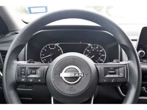 Used 2024 Nissan Rogue S FWD image 9