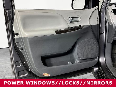 Used 2019 Toyota Sienna XLE FWD image 20