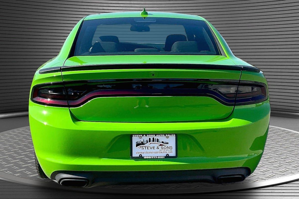 Used 2017 Dodge Charger SXT w/ Rallye Group RWD image 5