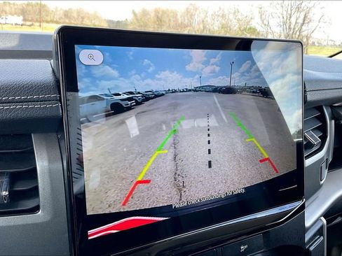 Used 2024 Ford Expedition XLT image 13