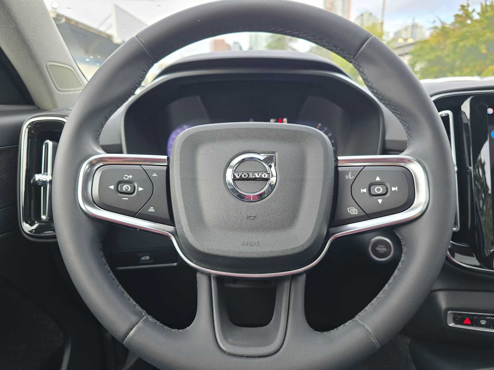 Certified 2024 Volvo XC40 B5 Plus w/ Protection Package Premier AWD/4WD image 25