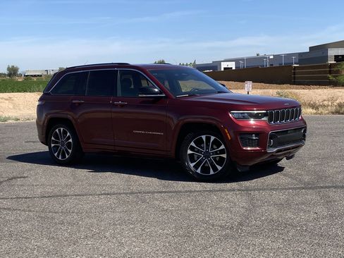 Used 2023 Jeep Grand Cherokee Overland image 33