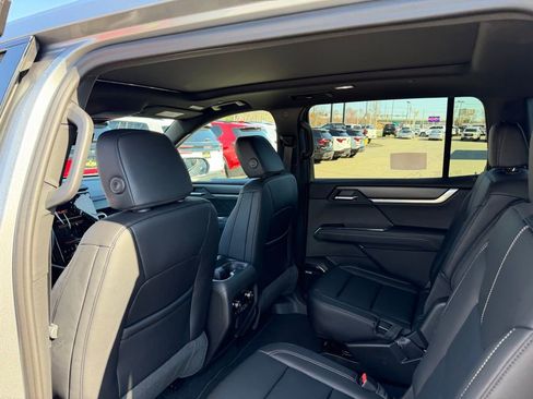 New 2026 GMC Acadia Elevation w/ Black Edition AWD/4WD image 10